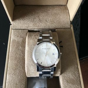 Used Unisex Burberry Large Stainless Steel Watch